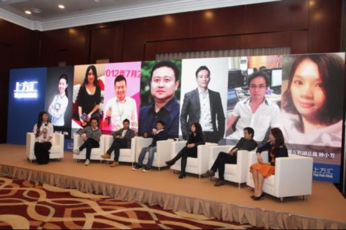 很快專場圓桌會議的主題為“HTML5游戲在微信生態(tài)下的無限可能”,主持人是HTML5夢工廠創(chuàng)始人田愛娜,嘉賓分別為:很快VP宋暢、蝴蝶互動創(chuàng)始人凌海、悟空間CEO謝子斌、瘋狂互動CEO曹曉剛、新游互聯(lián)副總裁鐘小芳、9G游戲CEO黃家陽。